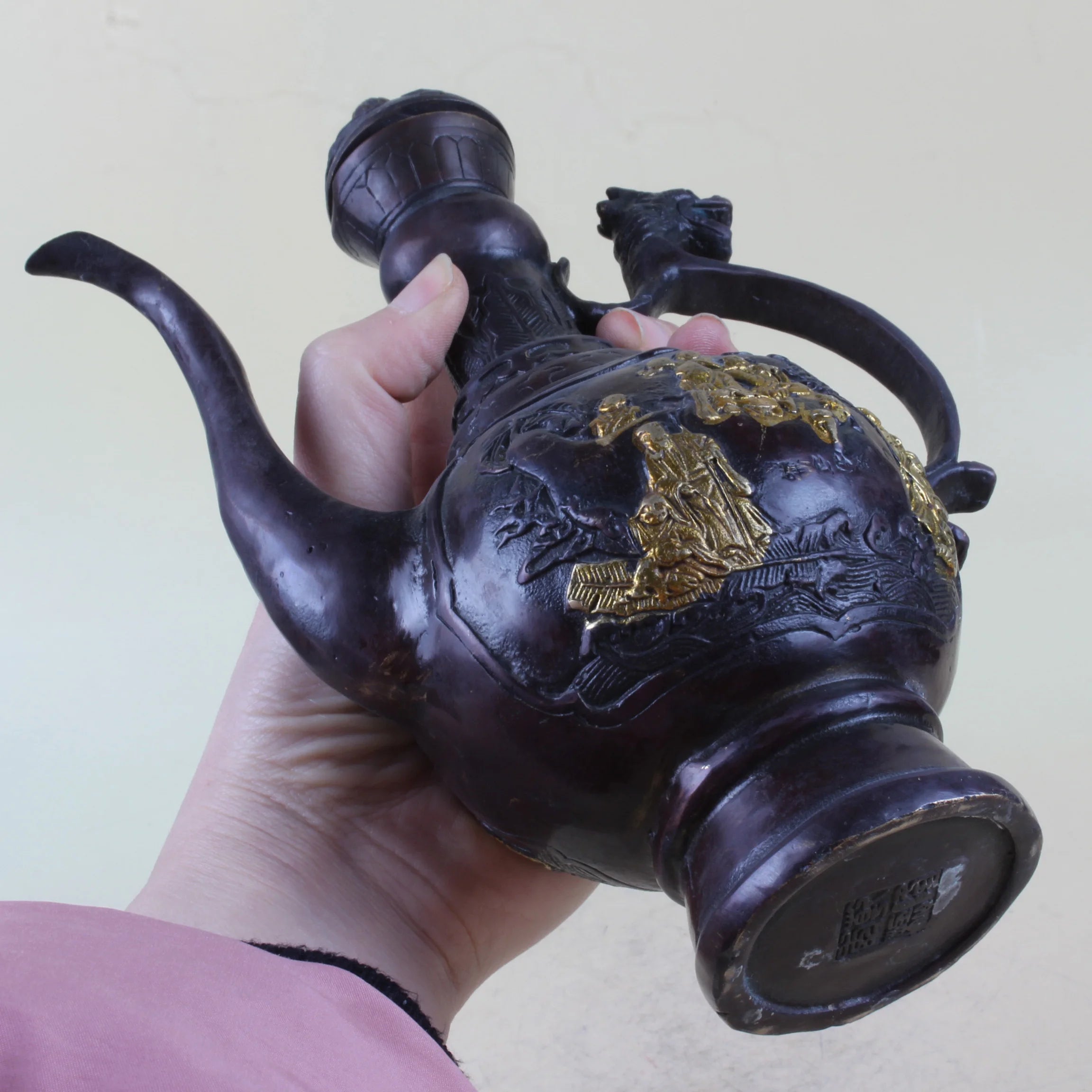 Home Decoration Ornaments Exhibits Chinese Old  Antique Red copper Gilt Old man Child Pattern Teapot Qian Long W Mark