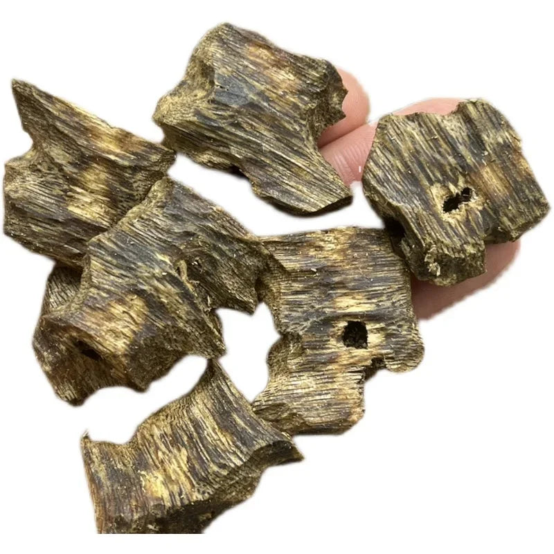 100g  Lot High Grade Natural Qi Nan nine points sink Small Oud Chip Underwater Wood Oud Full Resin  Free Shipping