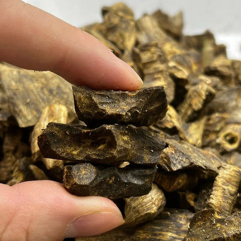 100g  Lot High Grade Natural Qi Nan nine points sink Small Oud Chip Underwater Wood Oud Full Resin  Free Shipping